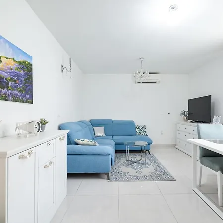 Two Bedroom With A Balcony Relja Apartment *