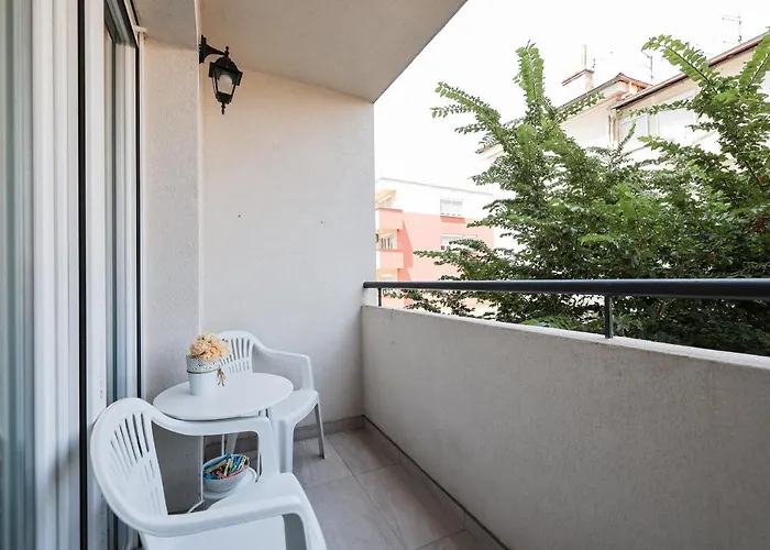 Two Bedroom With A Balcony Relja Apartment *